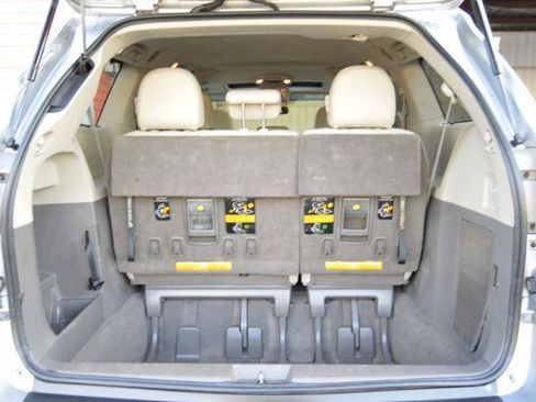 Used 2011 Toyota Sienna XLE w/ XLE Navigation Pkg FWD image 37