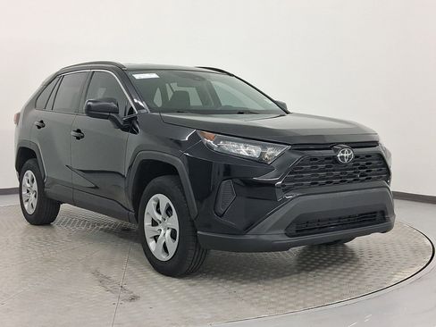 Used 2020 Toyota RAV4 LE image 7