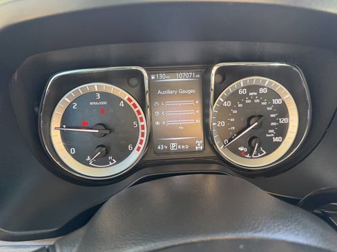 Used 2016 Nissan Titan SL image 12