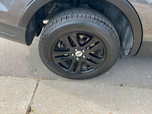 Used 2019 Ford Explorer XLT AWD/4WD image 11