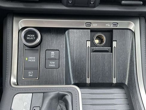 Used 2024 Lexus GX 550 image 25