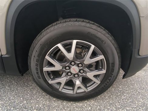 Used 2022 GMC Acadia SLT w/ Preferred Package image 12