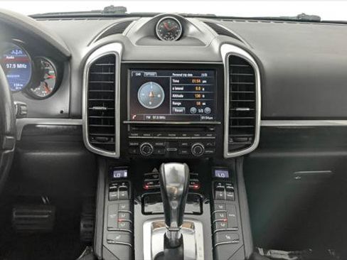 Used 2014 Porsche Cayenne Platinum Edition AWD/4WD image 24