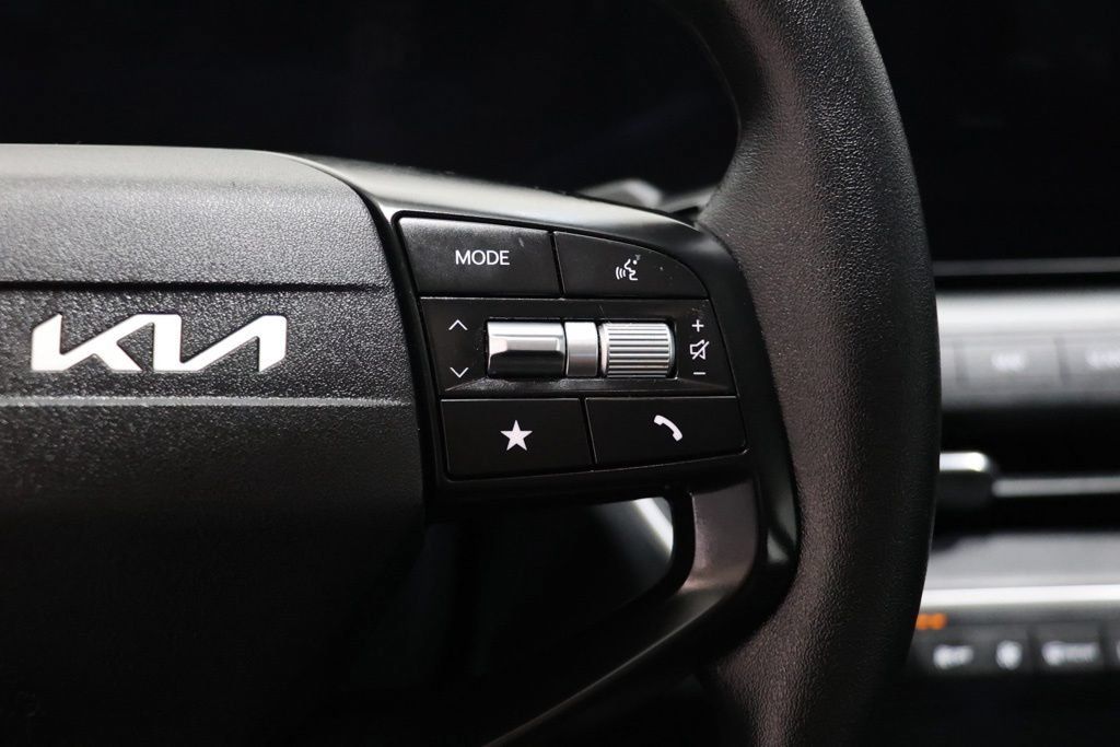 Used 2025 Kia K4 FWD image 22