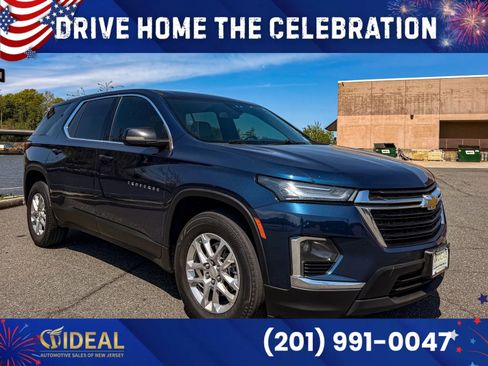 Used 2022 Chevrolet Traverse LS FWD image 9