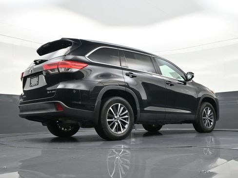 Used 2019 Toyota Highlander XLE image 28