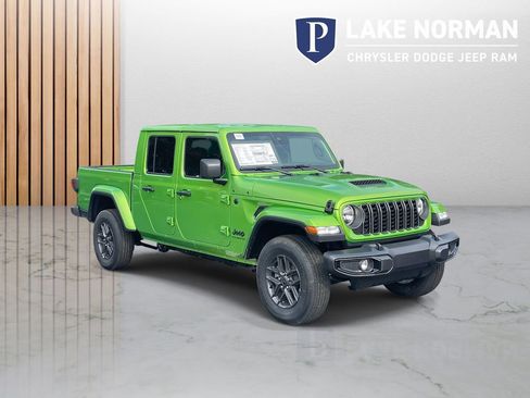 New 2025 Jeep Gladiator Sport image 2