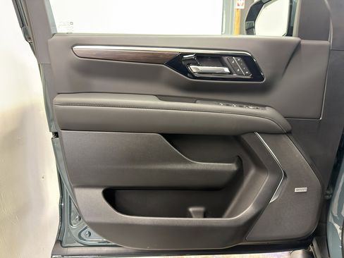 New 2026 Chevrolet Suburban Z71 w/ Z71 Off-Road Package image 13