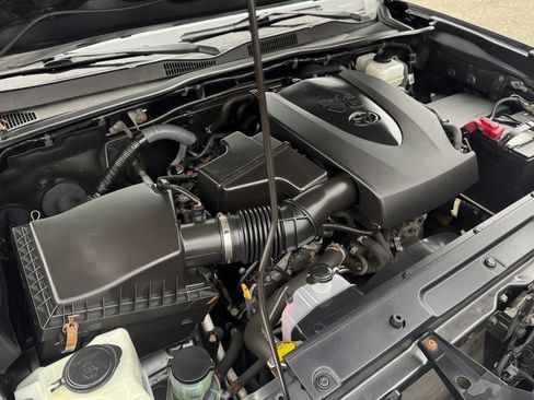 Used 2016 Toyota Tacoma TRD Off-Road w/ Towing Package image 28