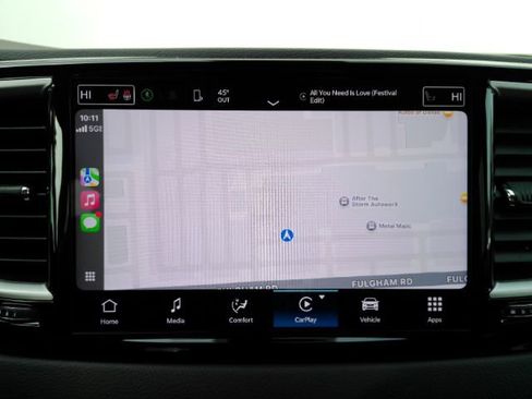 Used 2024 Chrysler Pacifica Touring-L image 11