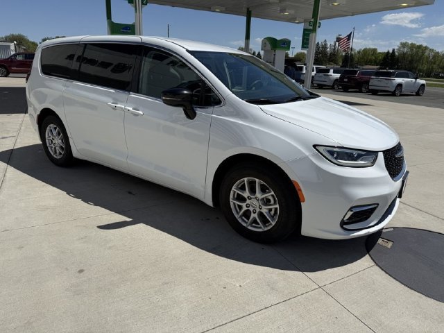 Used 2024 Chrysler Pacifica Touring-L FWD image 1