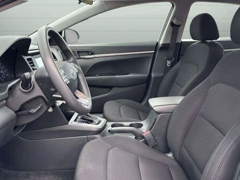 Used 2019 Hyundai Elantra SE w/ Cargo Package FWD image 19