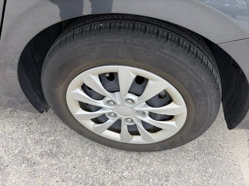 Used 2024 Kia Forte LX FWD image 3