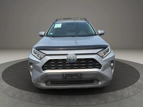 Used 2020 Toyota RAV4 XLE w/ Carpet Mat Package AWD/4WD image 8