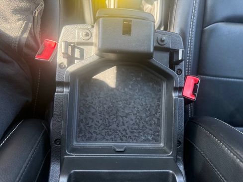 Certified 2019 Jeep Wrangler Unlimited Sahara AWD/4WD image 30
