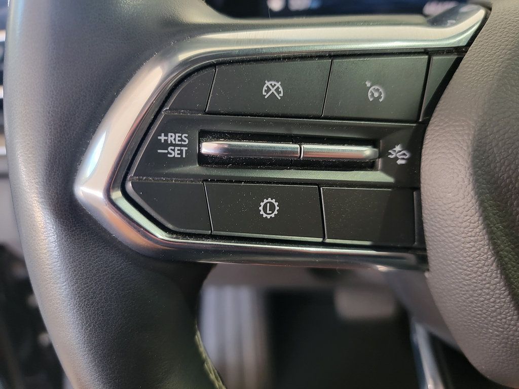Used 2025 Chevrolet Traverse LT FWD image 13