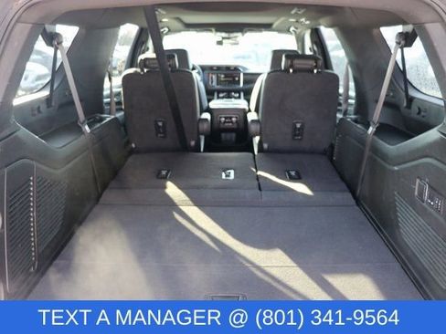 Used 2024 GMC Yukon XL Denali image 13