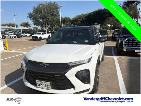 Used 2023 Chevrolet TrailBlazer RS w/ Sun and Liftgate Package FWD image 2