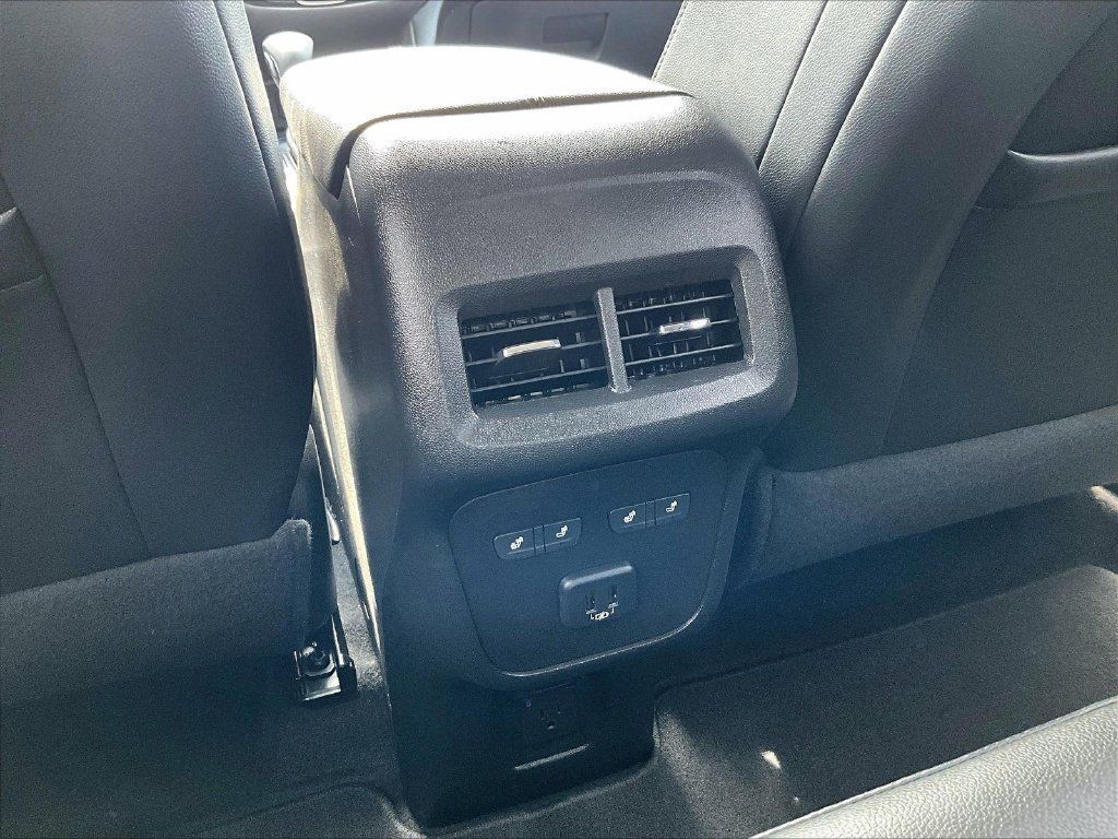 Used 2023 Chevrolet Equinox Premier AWD/4WD image 33