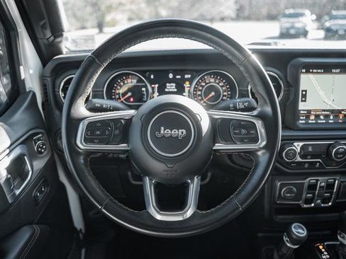 Used 2022 Jeep Gladiator Overland image 18