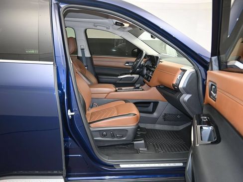 Certified 2024 Nissan Pathfinder Platinum AWD/4WD image 29