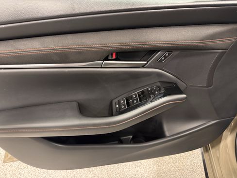 Used 2024 MAZDA MAZDA3 s image 23