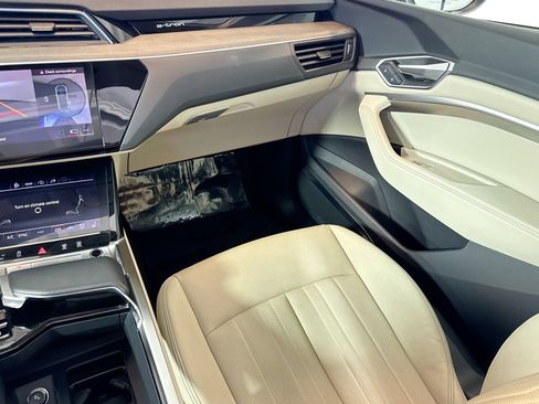 Used 2022 Audi e-tron Premium Plus w/ Premium Plus Package image 22
