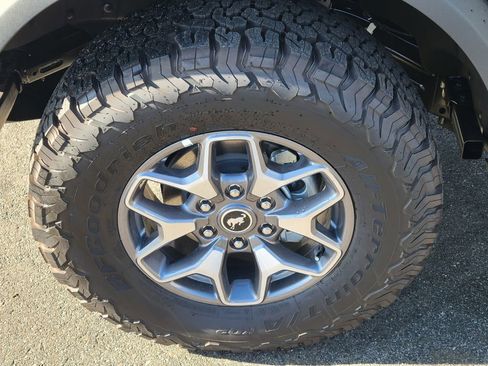 New 2025 Ford Bronco Badlands image 6