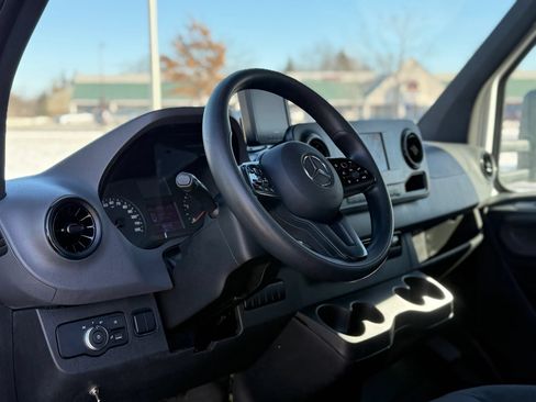 Used 2019 Mercedes-Benz Sprinter 170 w/ Chrome Grille Package image 12