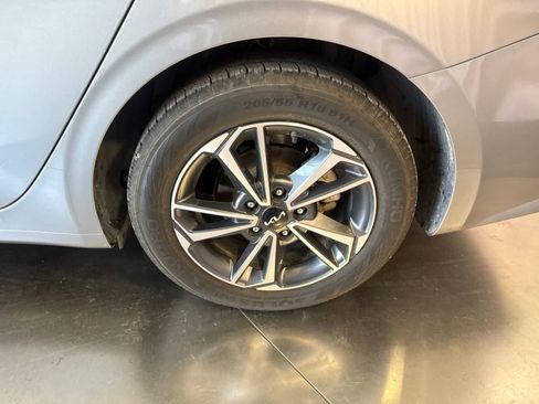 Used 2022 Kia Forte LXS w/ LXS Technology Package FWD image 8