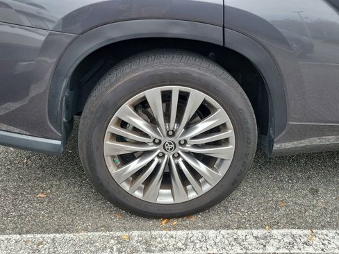 Used 2023 Toyota Highlander Platinum image 16