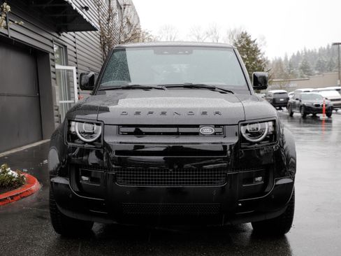 New 2026 Land Rover Defender 110 X-Dynamic SE image 4