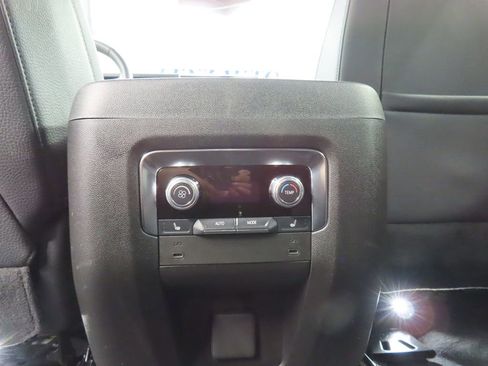 Used 2025 GMC Yukon Denali w/ Sun & Power Step Package image 11