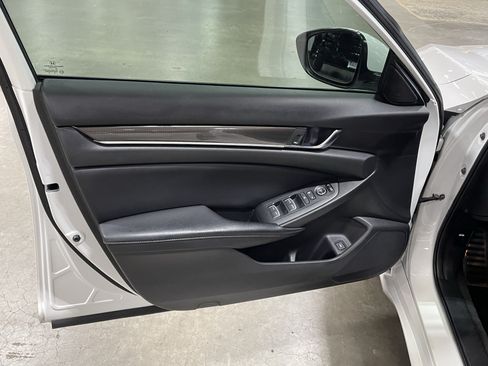 Used 2018 Honda Accord Sport image 16