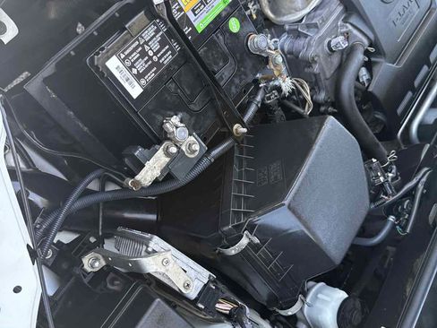 Used 2014 Toyota RAV4 Limited w/ Technology Package FWD image 32