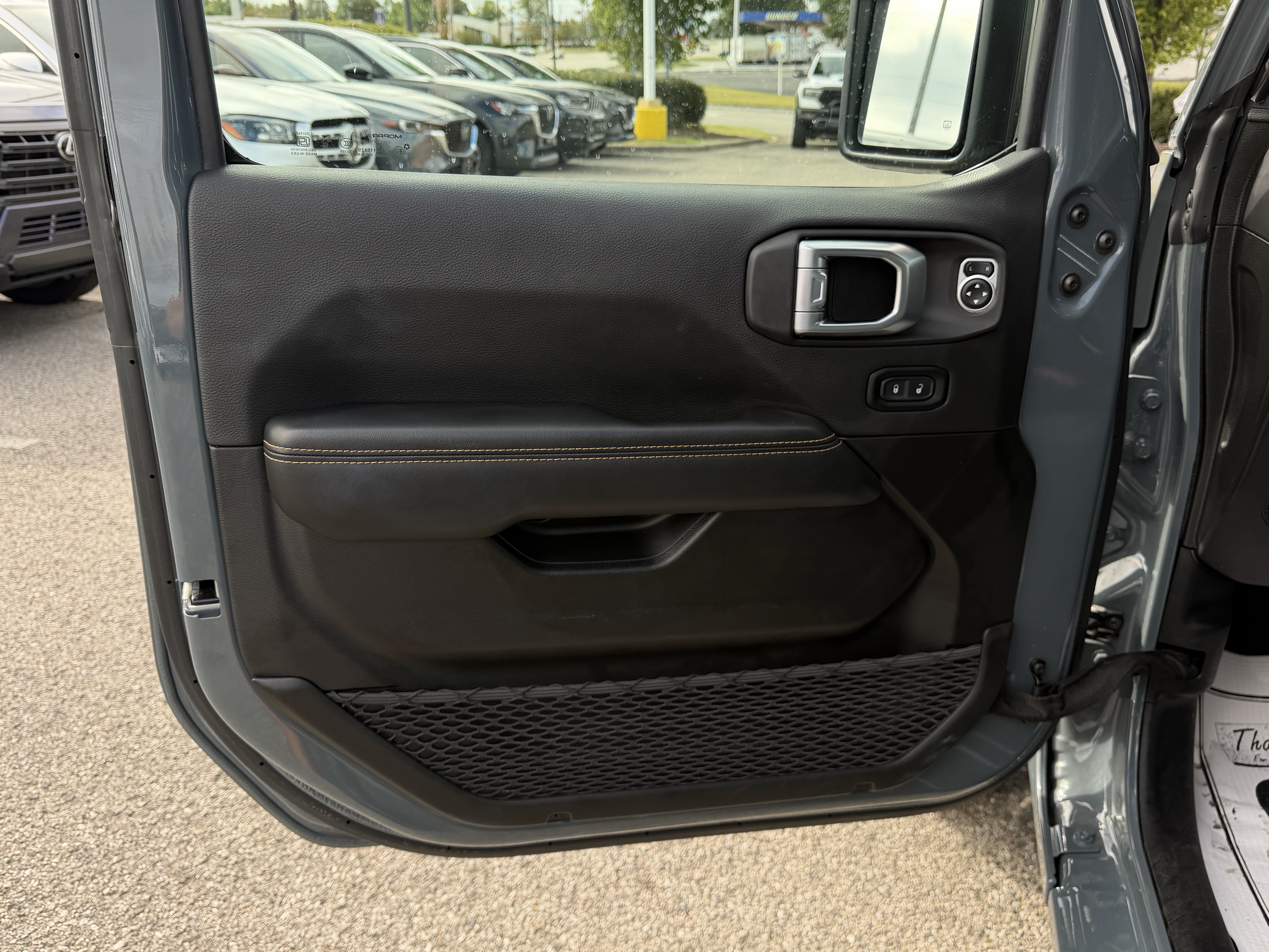 Used 2026 Jeep Wrangler Unlimited Sahara AWD/4WD image 14