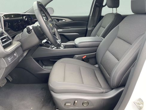 Used 2025 Chevrolet Traverse LT FWD image 15