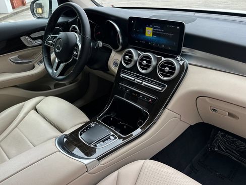 Used 2021 Mercedes-Benz GLC 300 4MATIC image 20