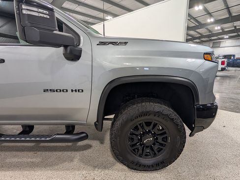Used 2024 Chevrolet Silverado 2500 ZR2 w/ Technology Package AWD/4WD image 11