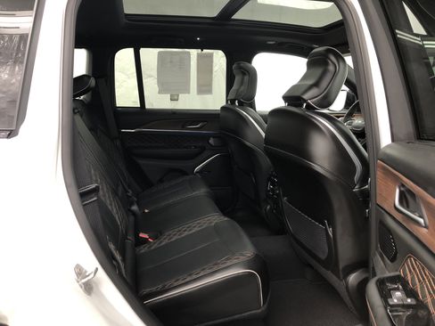 Certified 2025 Jeep Grand Cherokee Summit w/ Luxury Tech Group V image 11