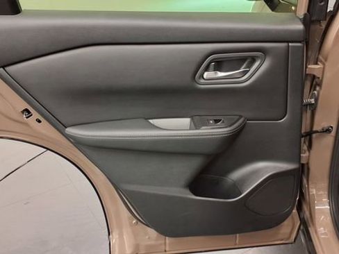 Used 2024 Nissan Rogue SV image 18