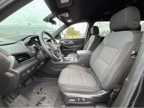 Used 2023 Chevrolet Traverse LT FWD image 17