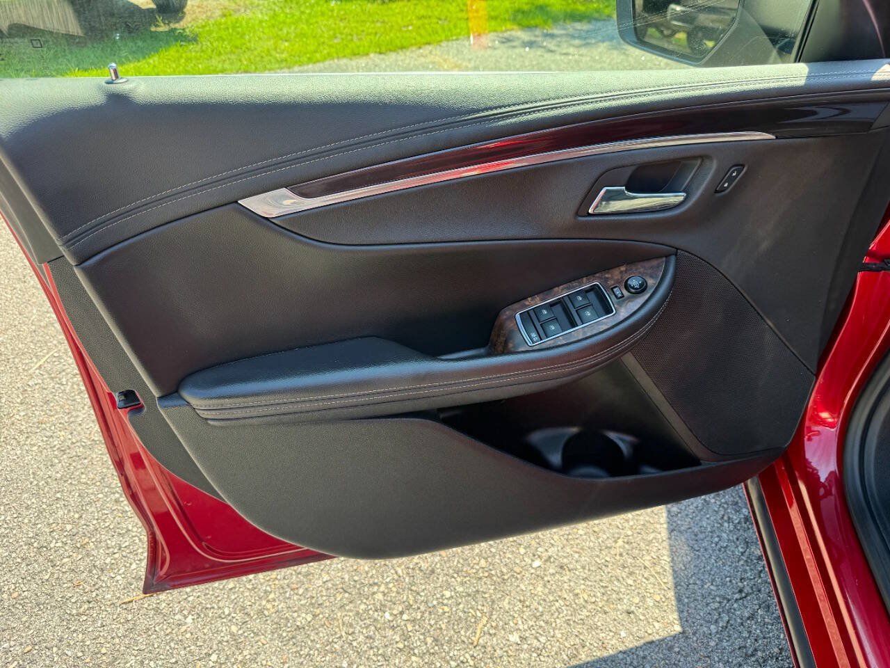 Used 2015 Chevrolet Impala LT w/ Convenience Package FWD image 39
