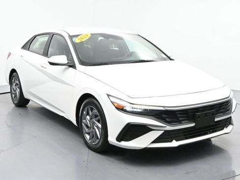 Used 2024 Hyundai Elantra SEL FWD image 2