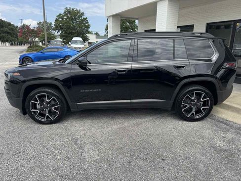 Used 2026 Jeep Cherokee Overland w/ Trailer Tow Group AWD/4WD image 38