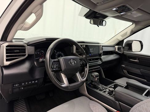 Used 2022 Toyota Tundra SR5 w/ SR5 Convenience Package AWD/4WD image 11