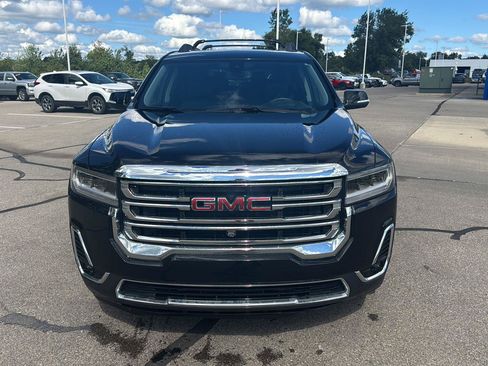 Used 2023 GMC Acadia SLT w/ Technology Package AWD/4WD image 8