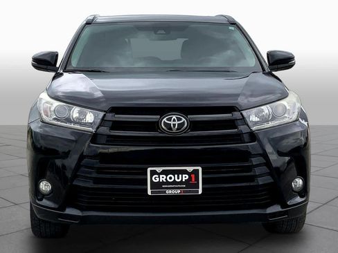 Used 2017 Toyota Highlander SE image 4