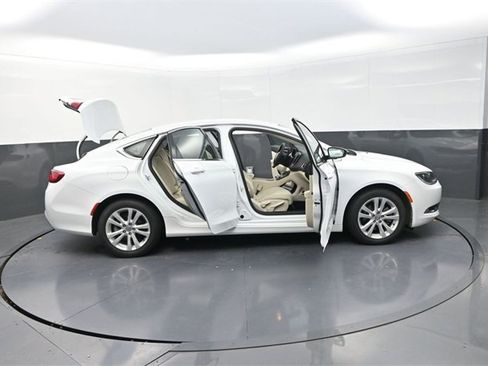 Used 2016 Chrysler 200 Limited image 45