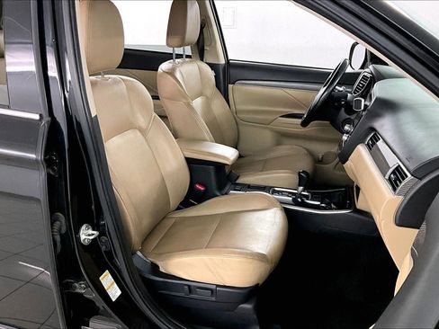 Used 2020 Mitsubishi Outlander SE image 29